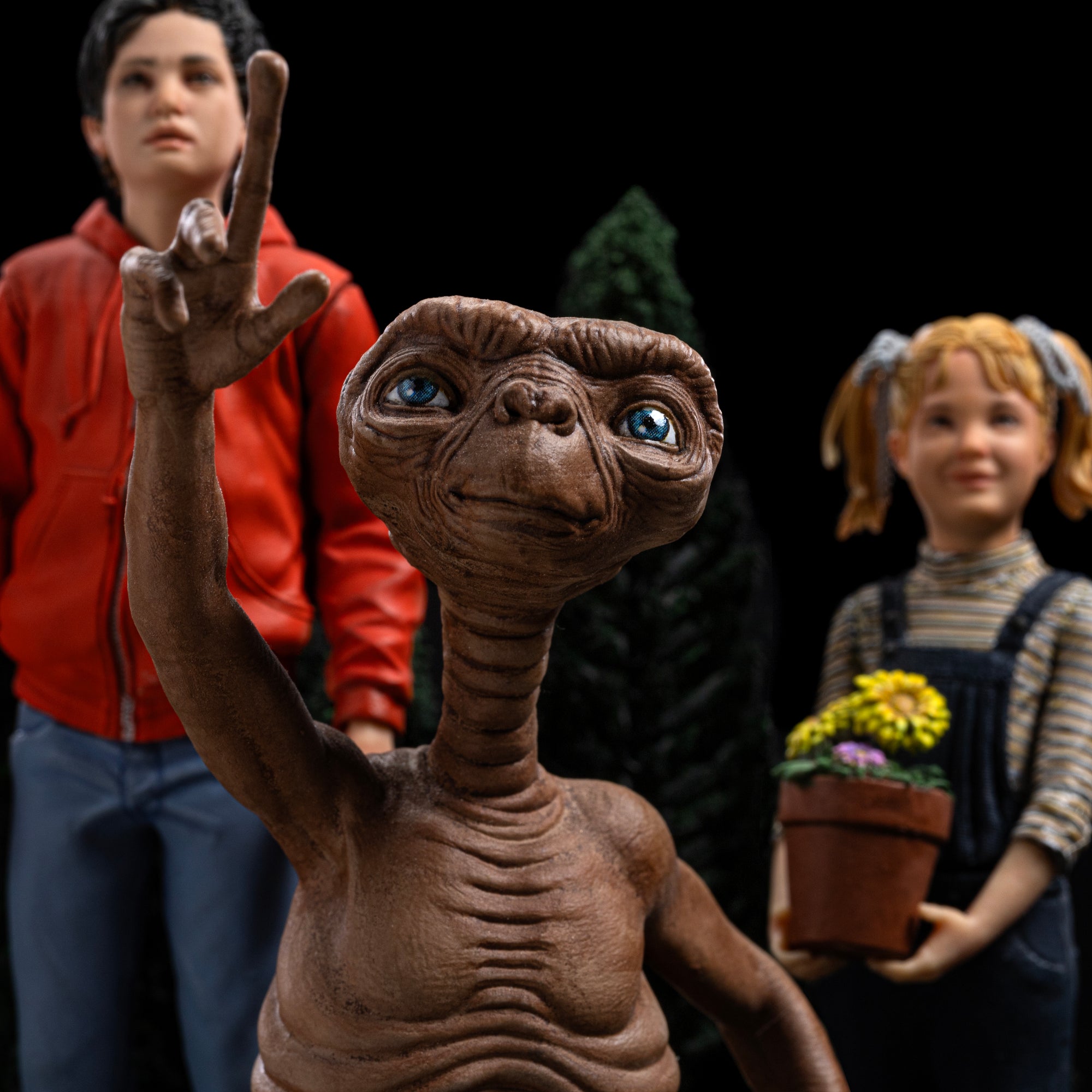 E.T., Elliot And Gertie - E.T. the Extra-Terrestrial - Deluxe Art Scale 1/10