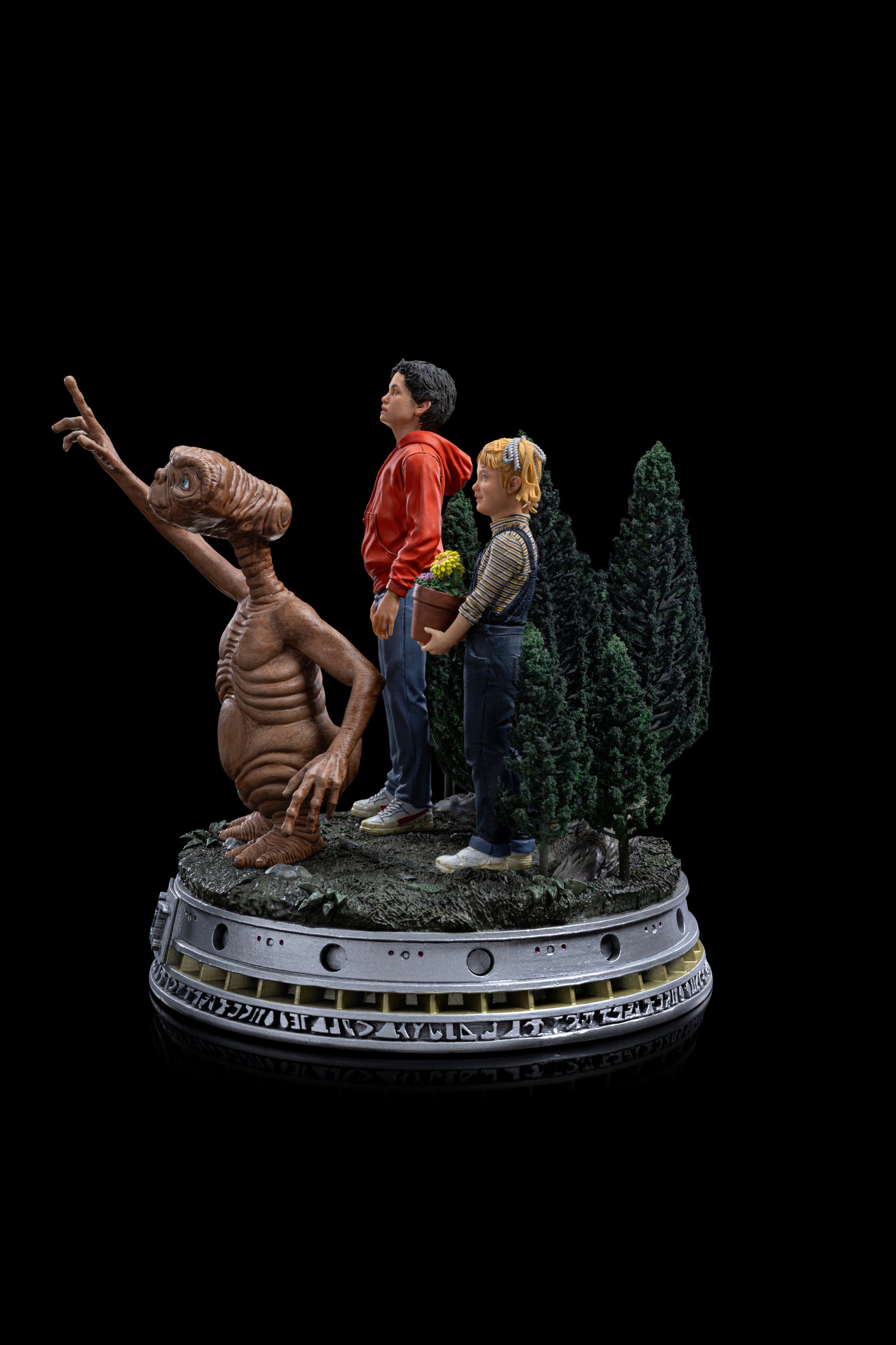 E.T., Elliot And Gertie - E.T. the Extra-Terrestrial - Deluxe Art Scale 1/10