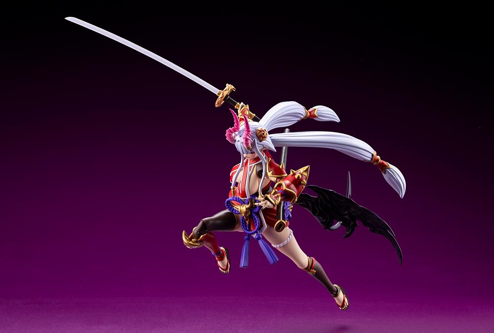 High dynamic airborne pose of Ornela in Wilize Mode brandishing her unsheathed katana