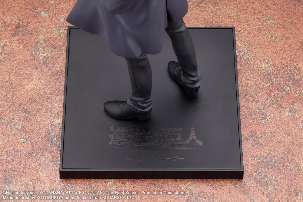 Detailed shot of the black magnetic display base engraved with Japanese Attack on Titan and Eren Yeager title logos