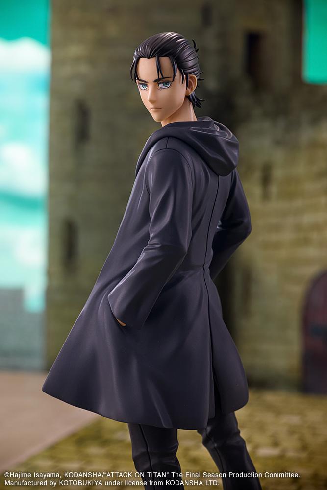 Upper body diorama view of the Kotobukiya Eren Yeager figure set against a blurred stone castle background