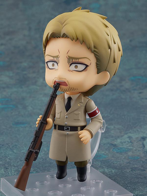 Attack on Titan Reiner Braun Nendoroid figure holding his rifle accessory in hand.