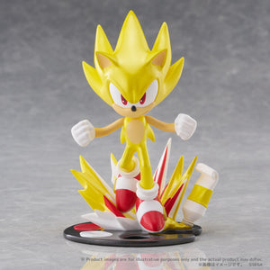 Frontal angle of the PalVerse Pale Super Sonic mini figure showcasing golden quills, red eyes, and a dynamic paint-splashed aura base on a studio background.