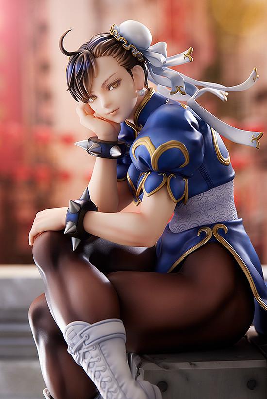 High-detail close-up of the Chun-Li 1/6 scale figure's face, based on Akiman's pharmacy booklet art.