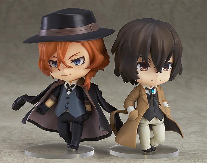 Chuya Nakahara Nendoroid posed with the Osamu Dazai Nendoroid (sold separately) showing the pigeon-toed walking leg parts.