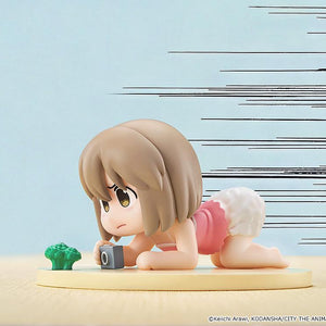 Promotional display of the CITY THE ANIMATION Mini Memory Niikura figure posed with a camera against a light blue anime speedline background.