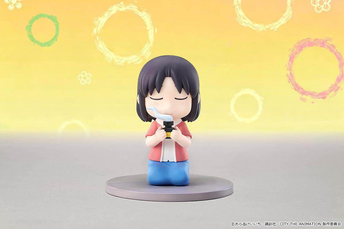 Direct front view of the CITY THE ANIMATION Mini Memory Wako Izumi figure displayed against a decorative warm yellow background.