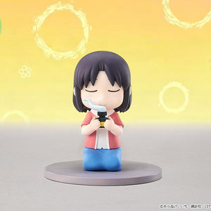 Direct front view of the CITY THE ANIMATION Mini Memory Wako Izumi figure displayed against a decorative warm yellow background.
