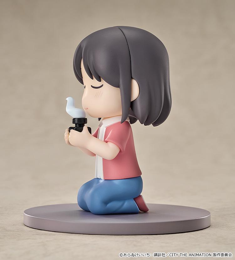 Side profile view of the CITY THE ANIMATION Wako Izumi 2.76-inch plastic chibi figure holding a small aromatic bottle.