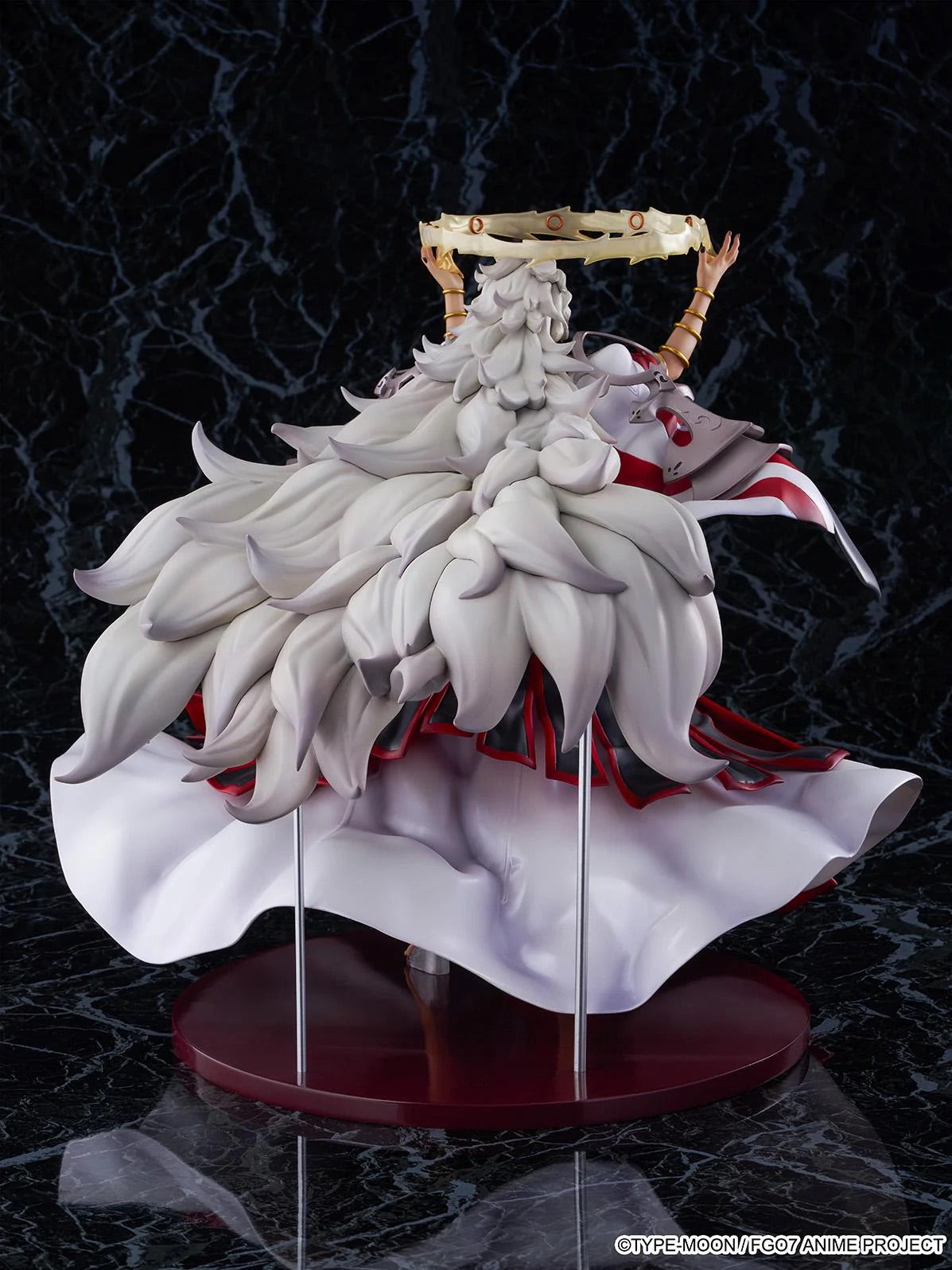Rear view of the Solomon figure, focusing on the massive sculpt of his white hair and cloak, flowing over the red base.