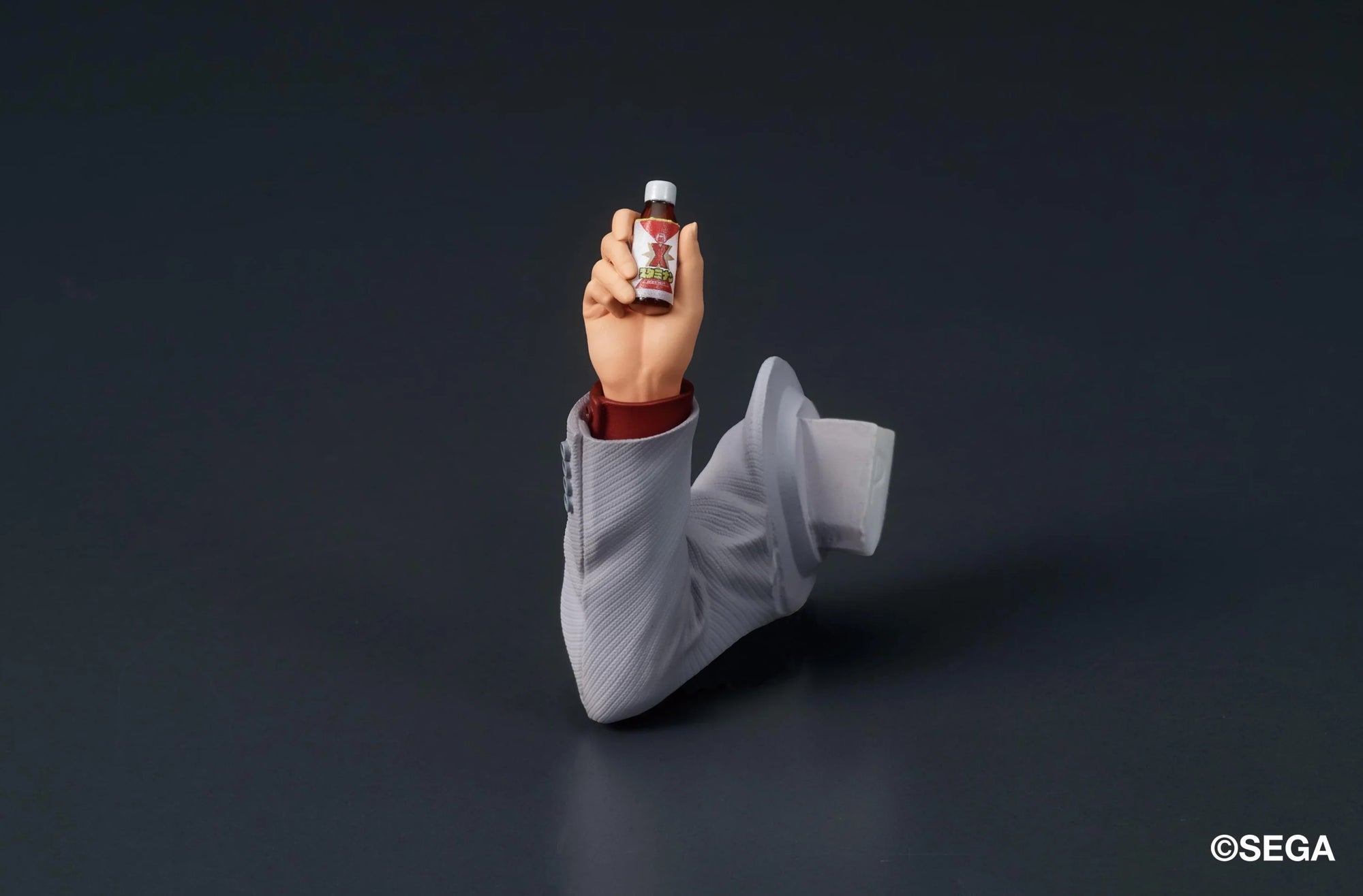 A shot of the interchangeable arm accessory for the Kiryu figure, holding the small Staminan X bottle.