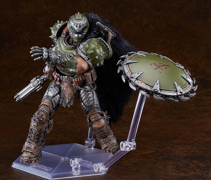 Deluxe Doom Slayer figma figure demonstrating the throwing action of his circular chain shield, which is mounted on an independent clear support arm.