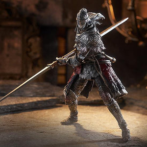 Wide-angle combat pose showing the highly articulated Raging Wolf figma figure dynamically wielding the long, double-ended Twinblade weapon across a stone floor.