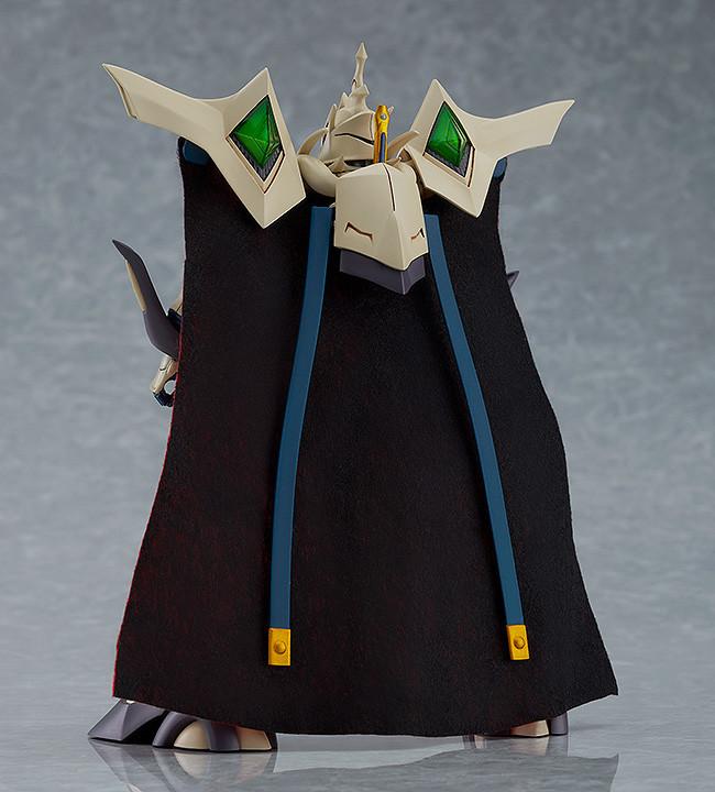Rear view of the Escaflowne model kit featuring the alternative nonwoven fabric cape for a more realistic and poseable drape.