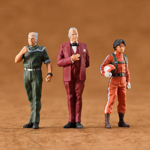 Three included mini figures for the Soltic H8 Round Facer 1/72 scale model kit.