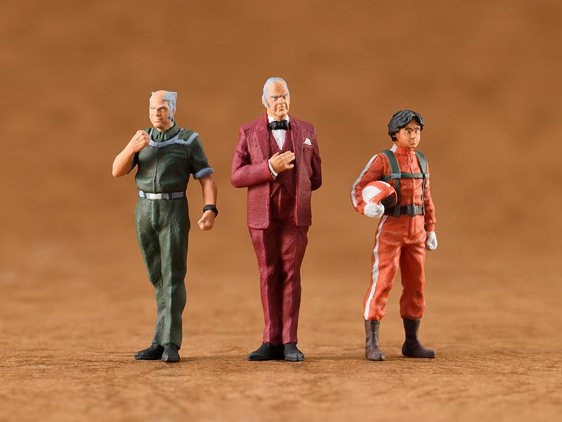 Three included mini figures for the Soltic H8 Round Facer 1/72 scale model kit.