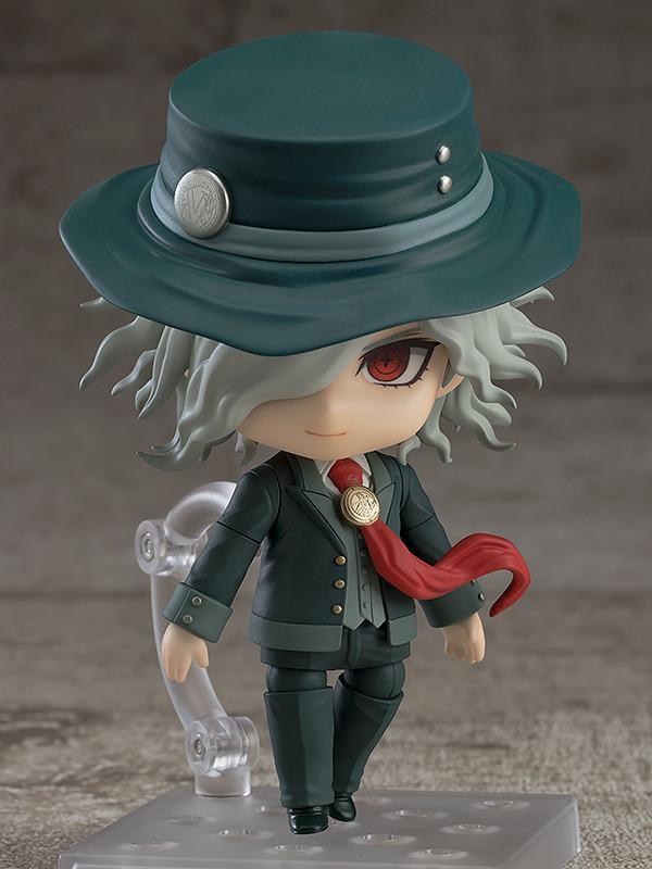 Edmond Dant�s Nendoroid with a standard neutral expression, wearing his dark teal suit, red tie, and signature hat.