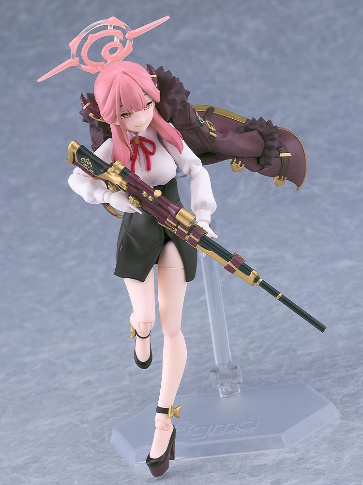 High-angle action shot of the figma Aru Rikuhachima figure moving forward with her rifle.