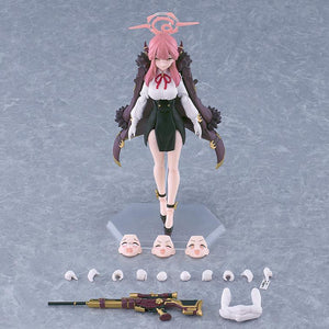 Complete set of figma Aru Rikuhachima accessories including alternate faces, hands, rifle, and business card.