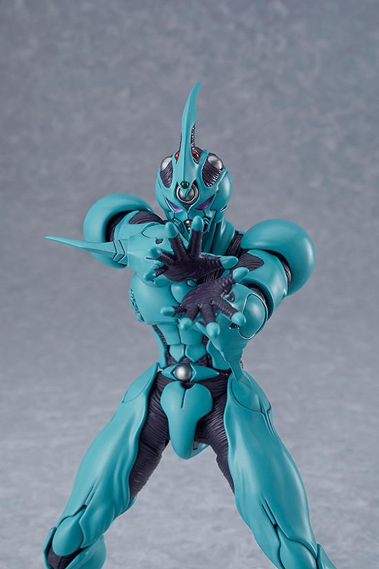 Fully articulated Guyver I figma figure performing a tactical hand strike pose.