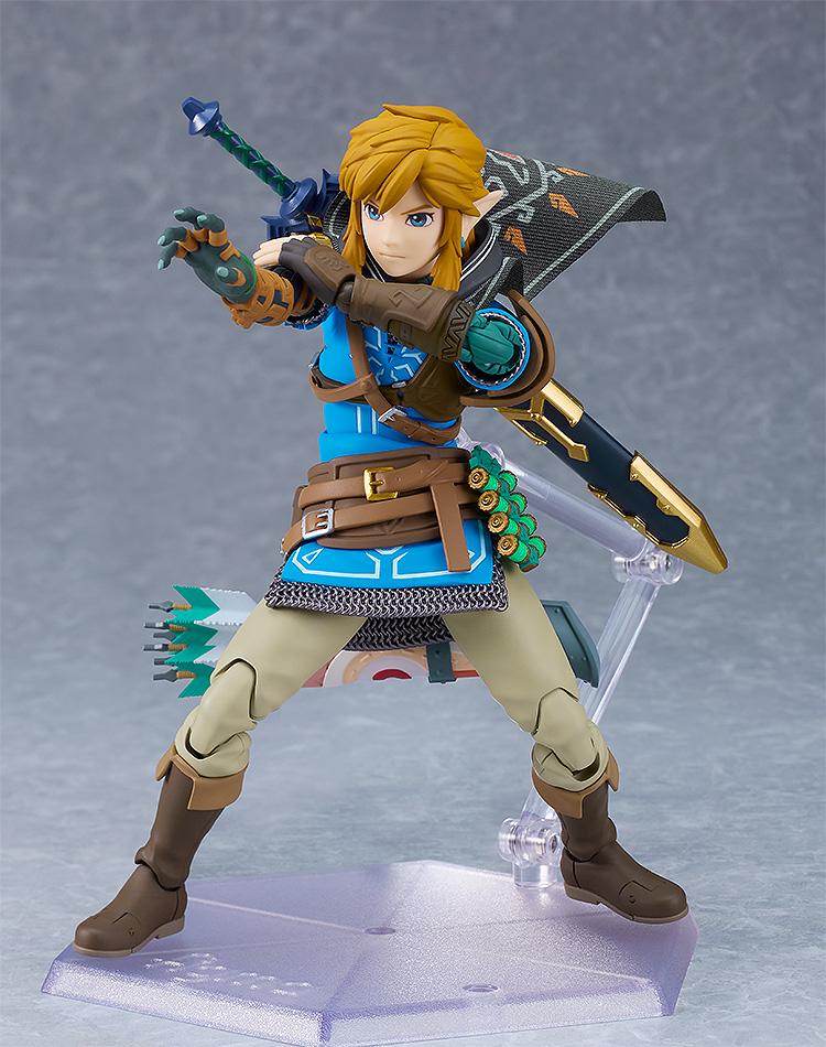 Link figma showcasing King Rauru's right arm with glowing teal details in a defensive pose.