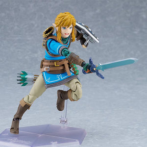 Link figma featuring the shouting combat face plate while performing a lunging sword strike.