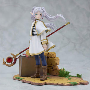 Side profile of the non-articulated Frieren figure highlighting the textures of her trunk and boots.