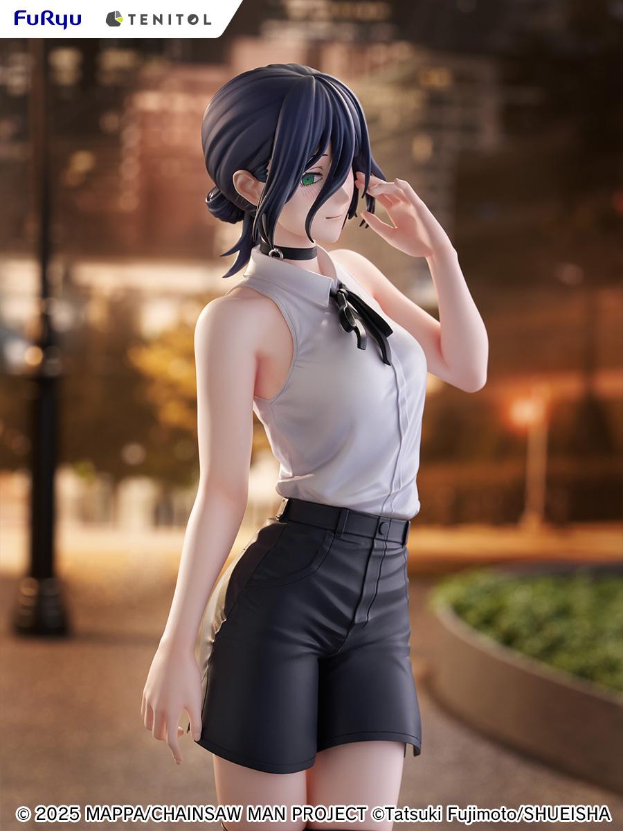 Side profile shot of the Reze Tenitol Tall figure with a blurred city lights backdrop, highlighting the texture of her hair and clothing.