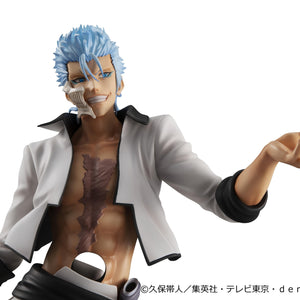 Detailed head sculpt close-up of Grimmjow Jaegerjaquez featuring jaw Hollow mask fragment, bright blue hair, and confident grin.