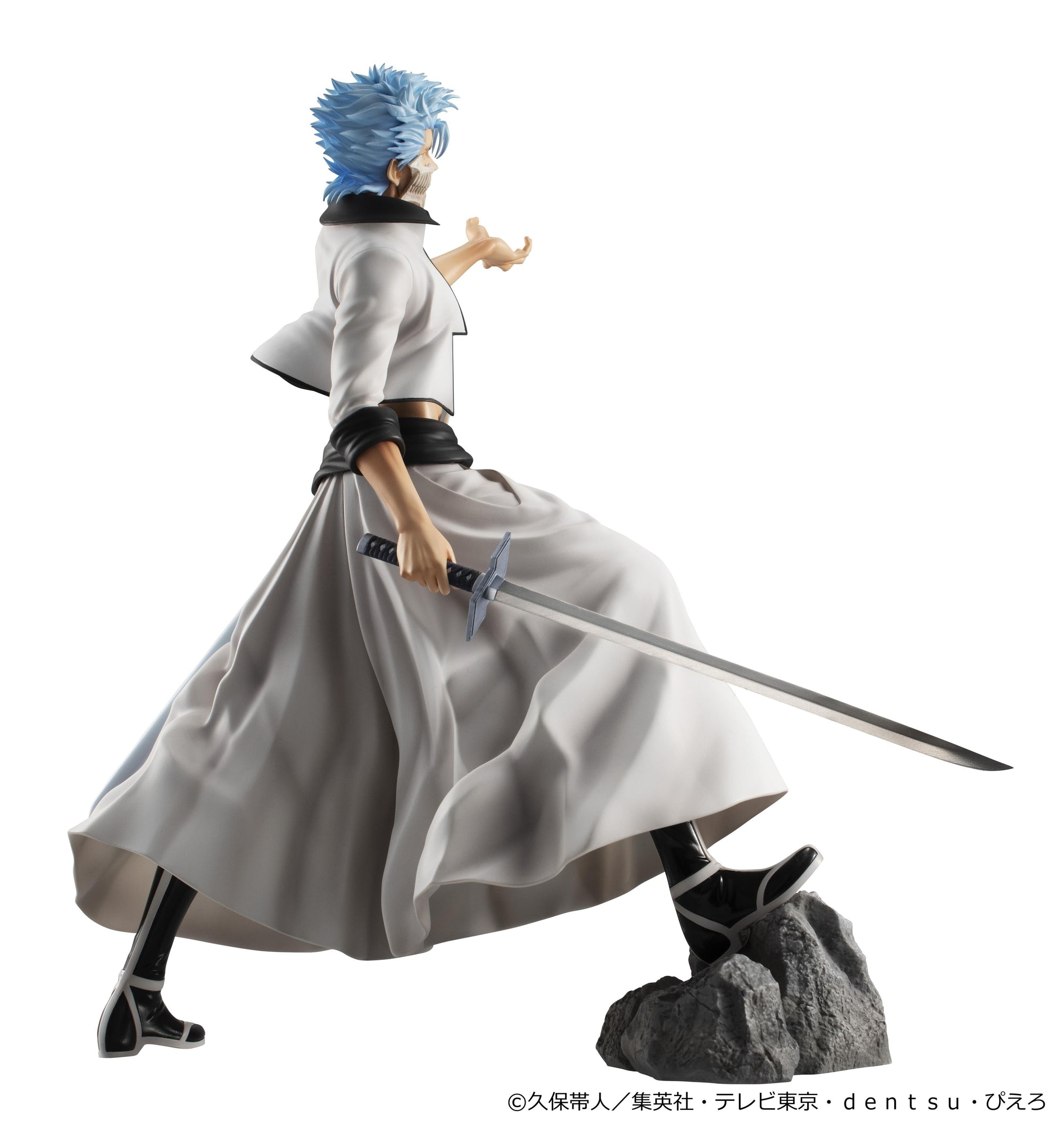 Side profile of Grimmjow Jaegerjaquez G.E.M. figure highlighting flowing hakama pants and drawn Zanpakuto blade.