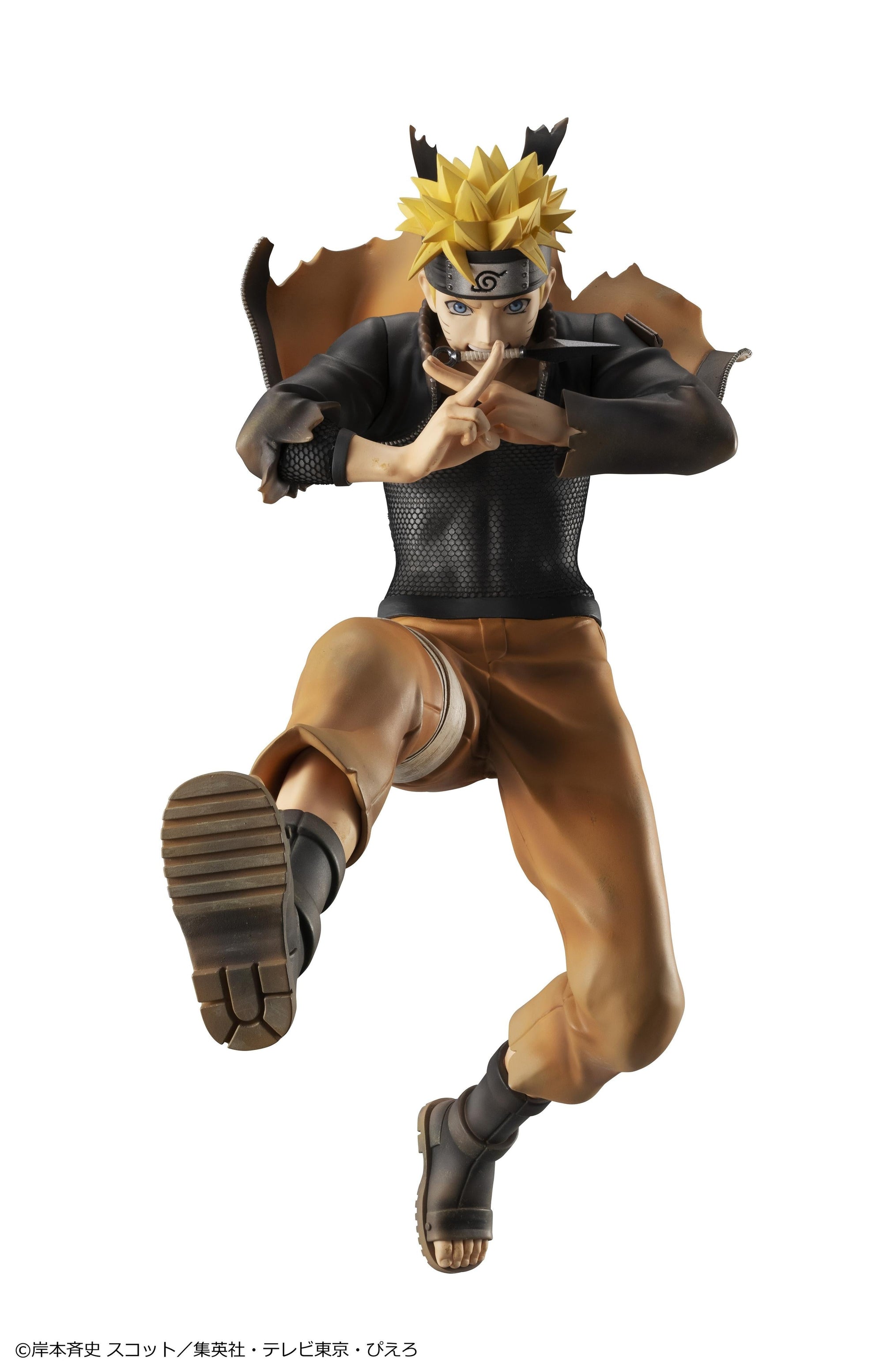 Front view of G.E.M. Series Naruto Uzumaki Great Ninja War version figure clenching a kunai in his mouth and weaving a hand sign.