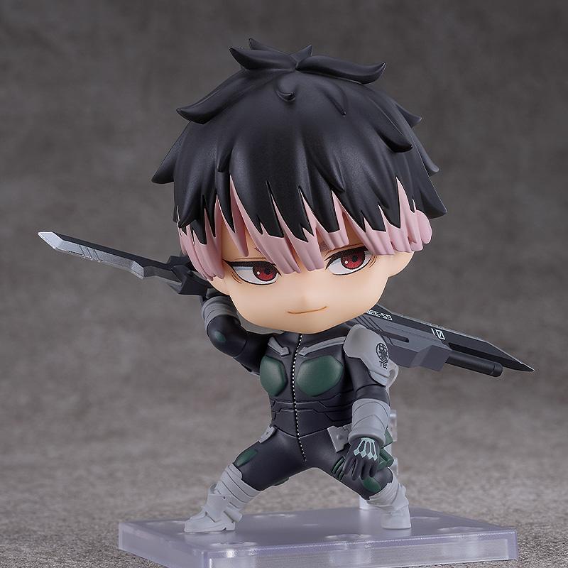 Gen Narumi Nendoroid with black and pink alternate hair piece in a dynamic lunging stance.
