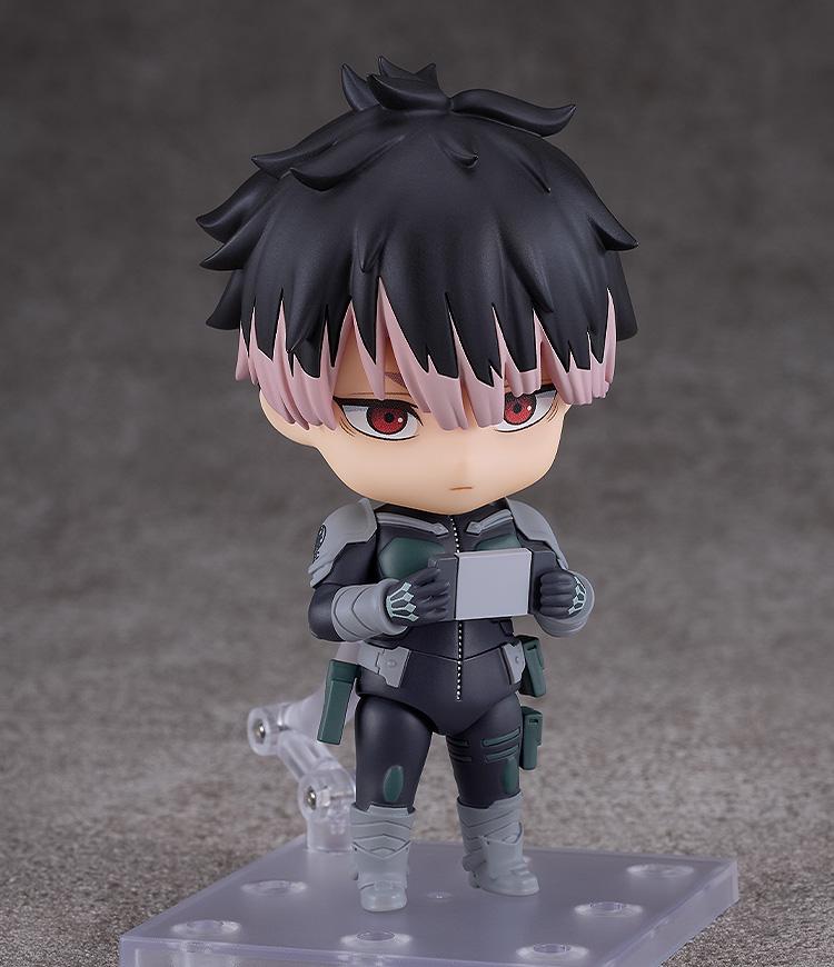Gen Narumi Nendoroid with alternate hair piece holding a grey tablet accessory.