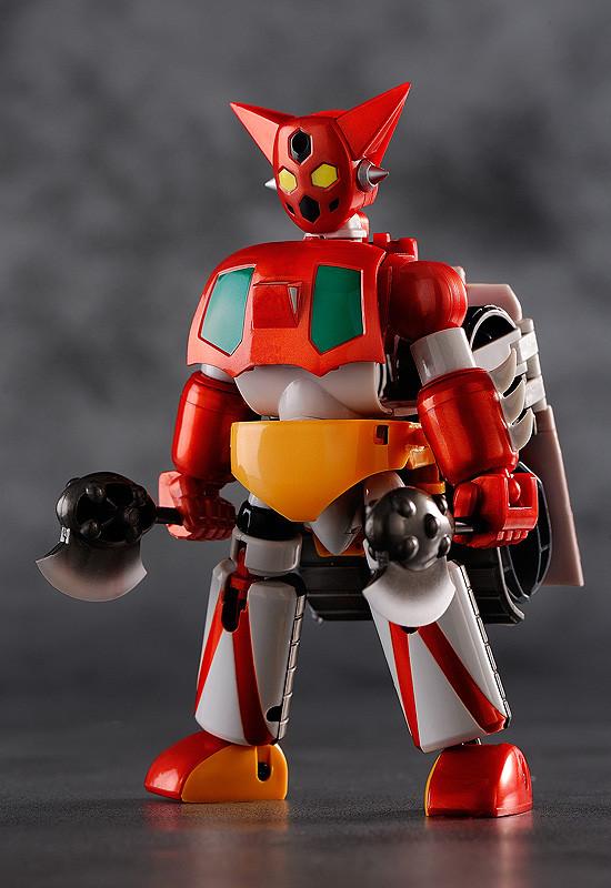 Getter-1 robot figure from the Dynamic Change series holding its signature double axes.