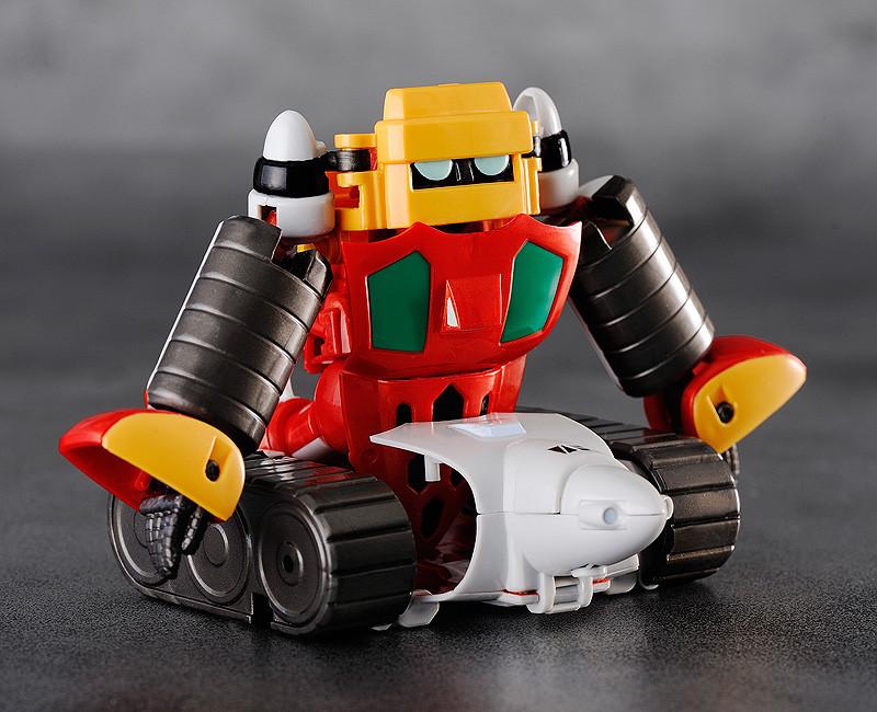 Getter-3 robot figure with its heavy tank-tread base and yellow and red color scheme.
