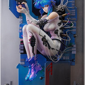 Main product image of the 1/7 scale Motoko Kusanagi figure, based on the manga cover, sitting on the metallic base while holding a gun.