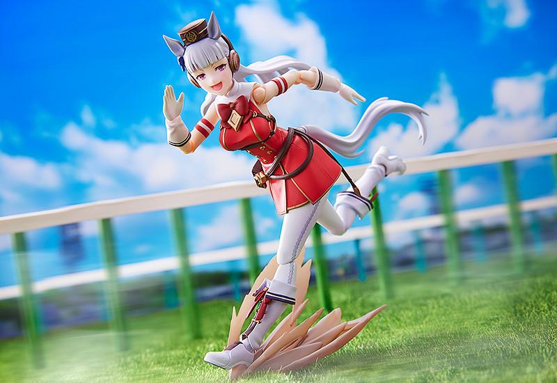 Gold Ship action figure in a dynamic race track diorama using the dash effect and smiling face.