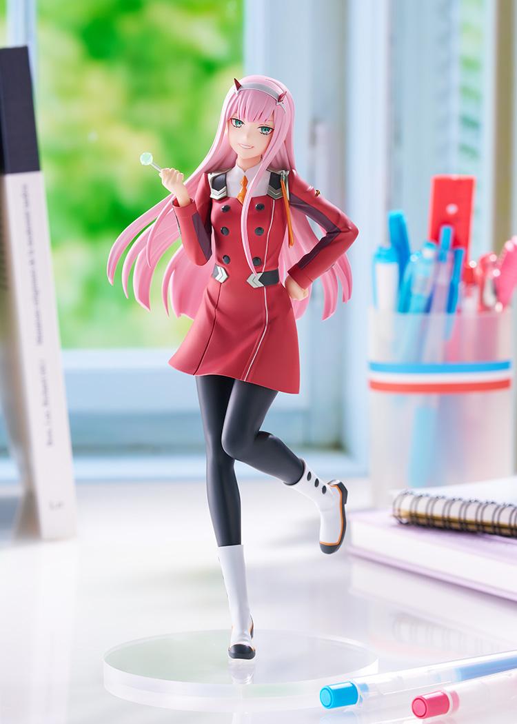 Wide lifestyle display photo of the Good Smile Company Pop Up Parade L Zero Two figure set up on a study desk next to books and stationery.