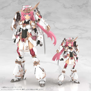Size comparison display showing the 25cm Grande Scale Magatsuki Kikka model kit standing next to the standard smaller version.