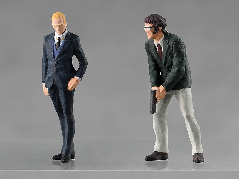 Detailed view of the included Hellmuth J. Lecocq and Cole Destin character mini-figures for the 1/72 scale Dougram model kit.