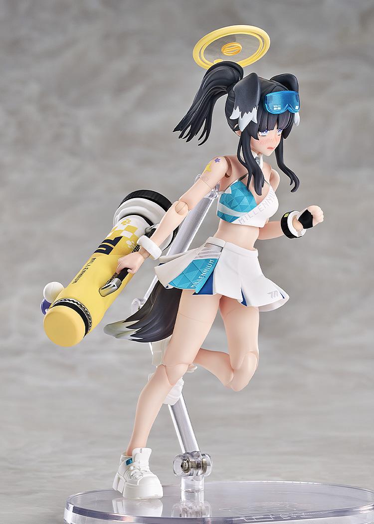 Action-oriented pose showing the Hibiki Hyper Body figure running while carrying her heavy mortar weapon bag.