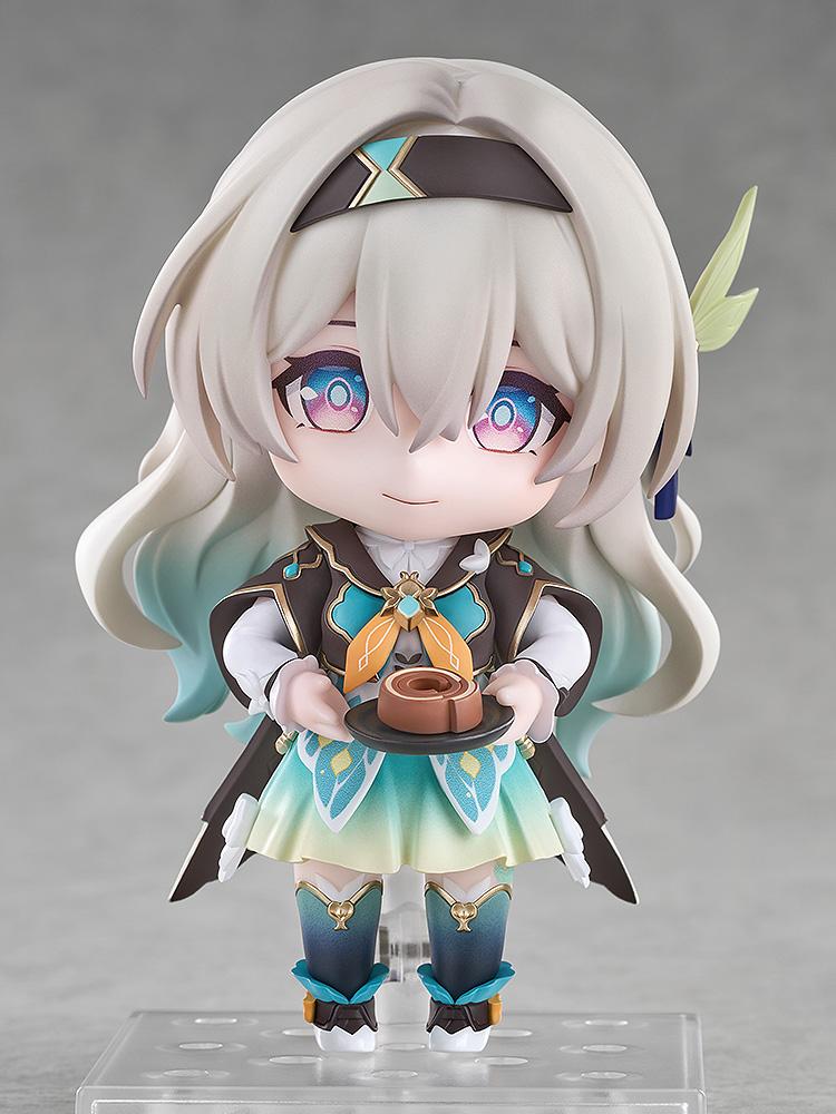 Firefly Nendoroid figure holding plate with Oak Cake Roll accessory