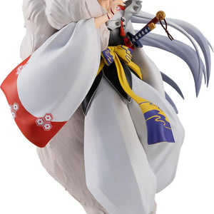 Front view of the Sesshomaru Pop Up Parade figure featuring his white kimono, mokomoko fur, and Bakusaiga sword.