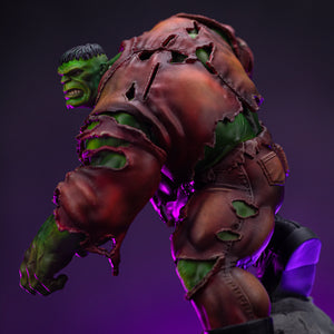 A close-up of the Hulk Deluxe statue's back and arm, showcasing the intricate texture of the torn clothing and the sculpt of his powerful muscles.