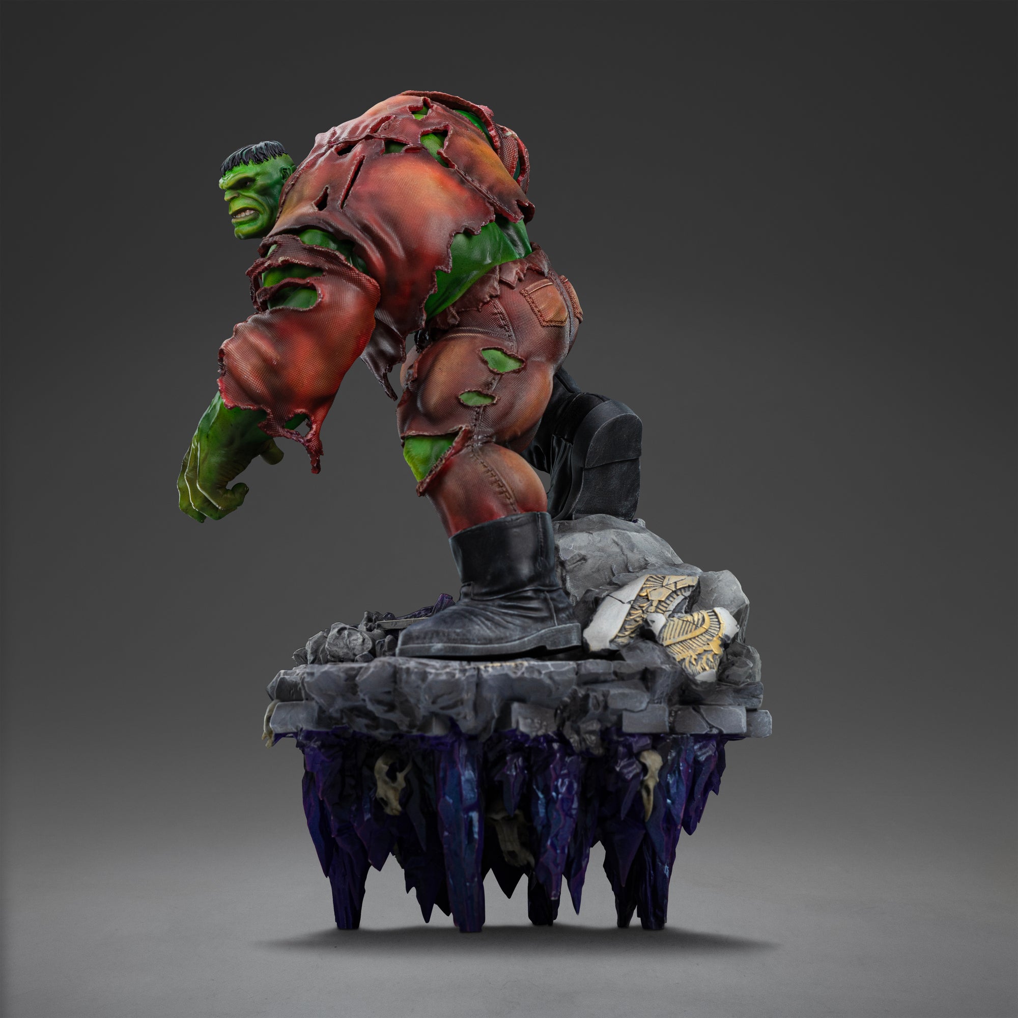Right side view of the Hulk Deluxe statue, emphasizing his powerful build and the dynamic, floating appearance of the elevated diorama base.