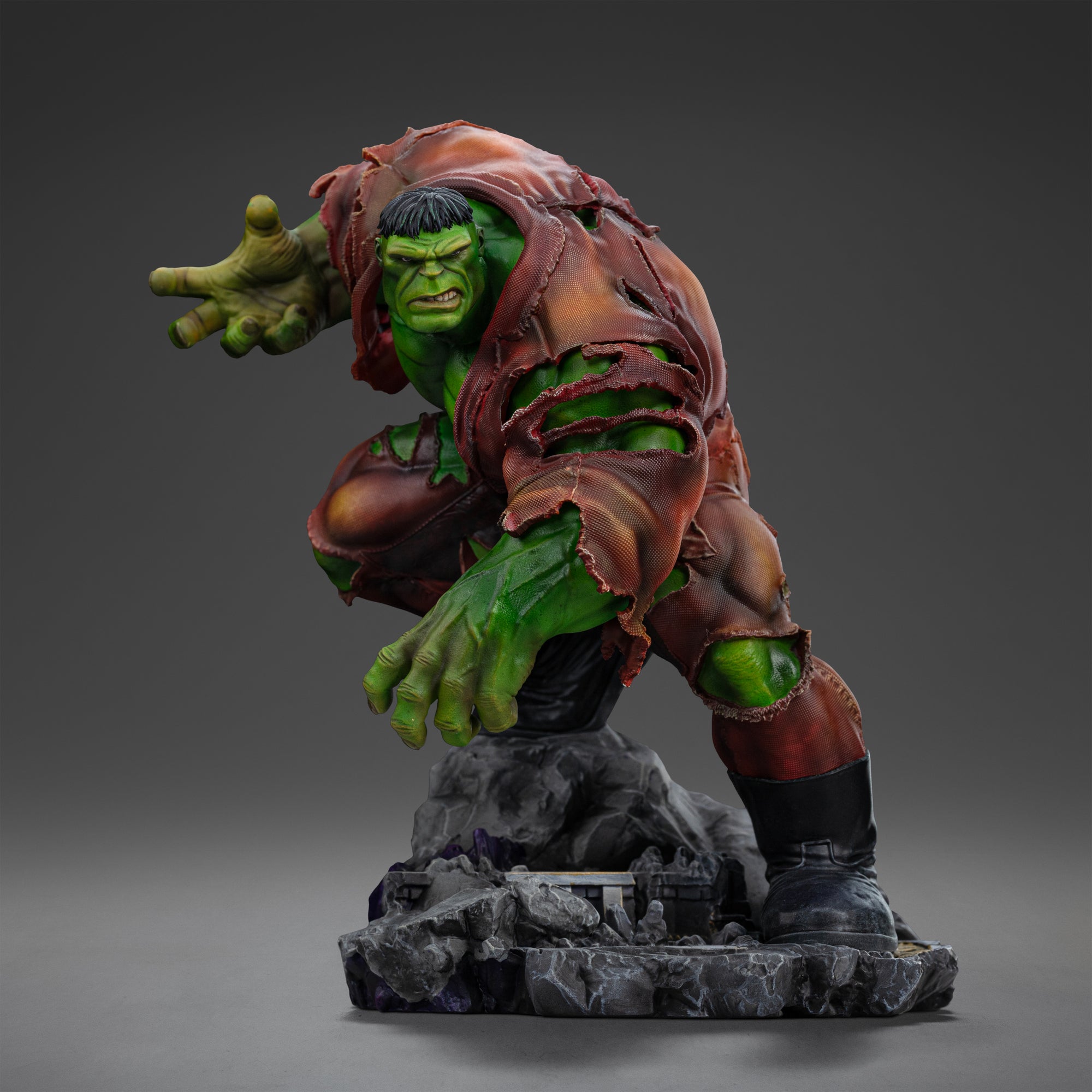 Front view of the Iron Studios Hulk Infinity Gauntlet 1/10 Scale Statue, showing the Hulk in a lunging pose wearing torn clothing on a rocky base.