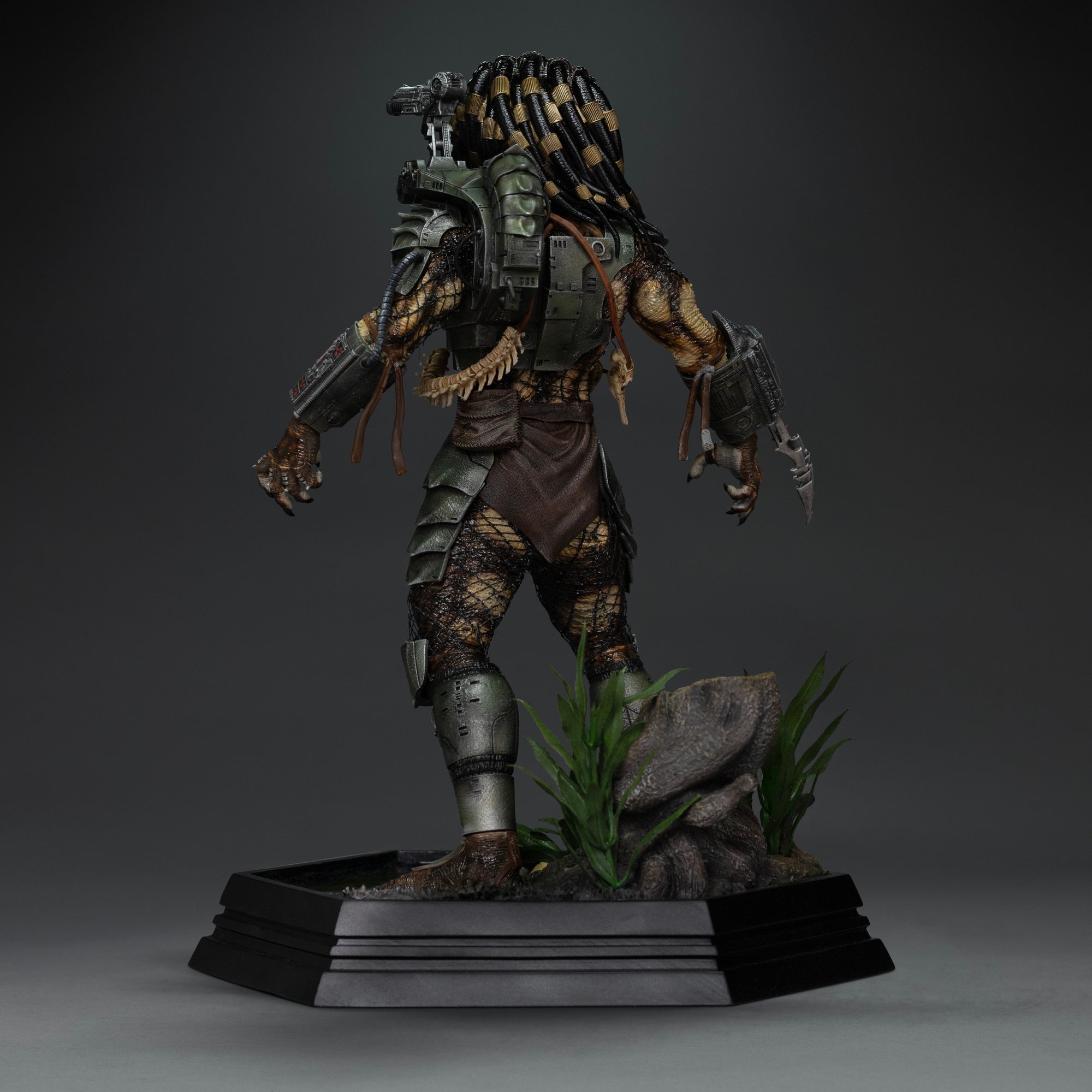 Rear view of Iron Studios Predator Jungle Hunter 1/10 scale statue showing Plasma Caster and backpack armor