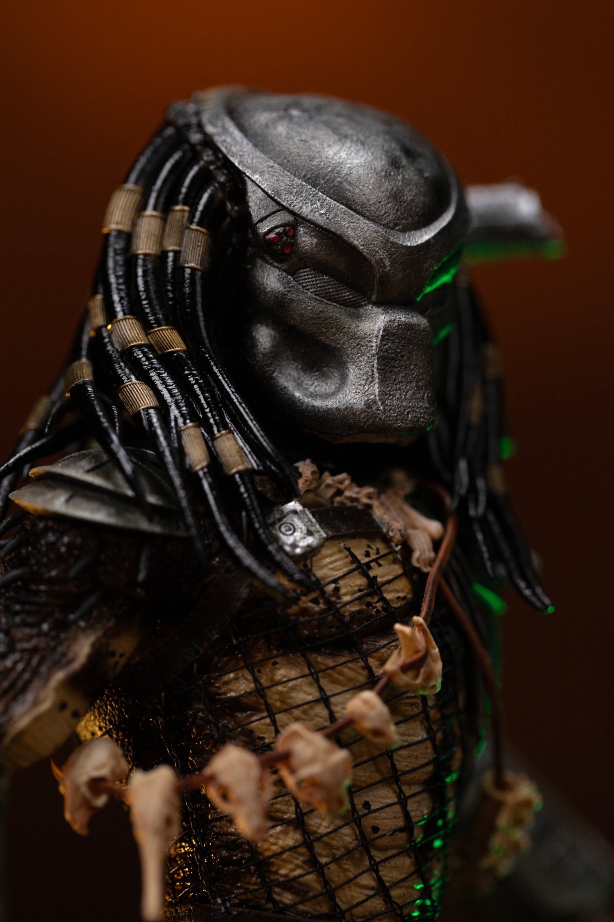 Close-up view of Iron Studios 1/10 scale Predator Jungle Hunter alternate bio-mask helmet option