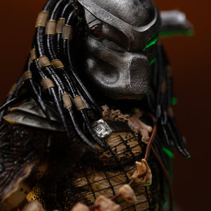 Close-up view of Iron Studios 1/10 scale Predator Jungle Hunter alternate bio-mask helmet option