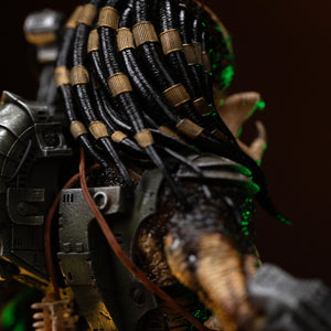 Close-up of Iron Studios 1/10 scale Predator Jungle Hunter textured dreadlocks bound with gold rings